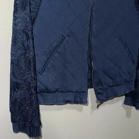 AMUR Teagan quilted bomber jacket laced sleeved- large. Great condition. - Picture 4 of 12